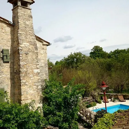 Rural Holiday With Shared Pool Žminj
