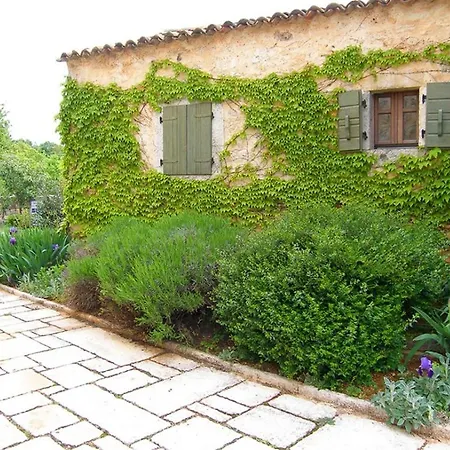 Rural Holiday With Shared Pool Casa vacanze Žminj