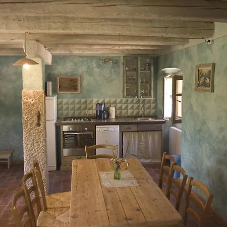 Rural Holiday With Shared Pool Casa vacanze Žminj