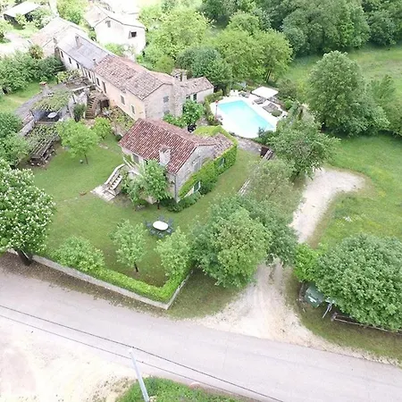 Rural Holiday With Shared Pool Casa vacanze Žminj