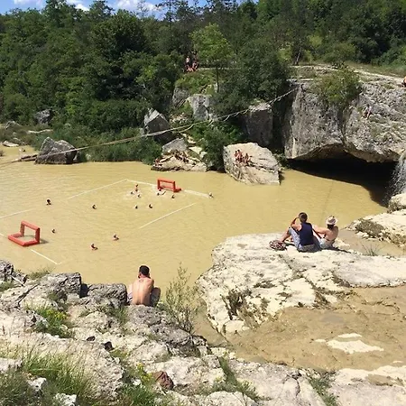 Rural Holiday With Shared Pool Žminj